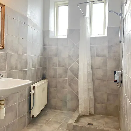 公寓 Six-bedroom Located In The Charming Of 科灵
