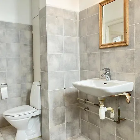 公寓 Six-bedroom Located In The Charming Of 科灵