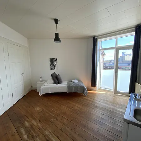 Six-bedroom Located In The Charming Of 公寓