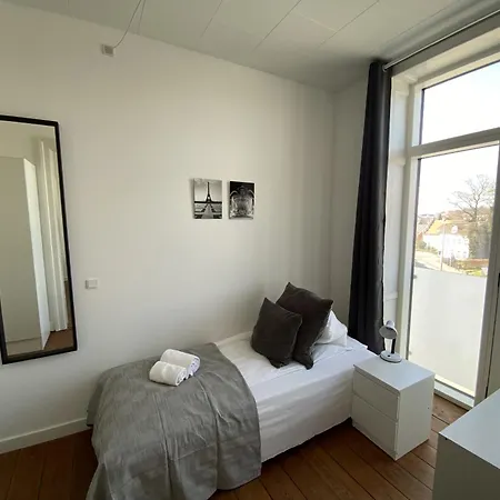 公寓 Six-bedroom Located In The Charming Of *