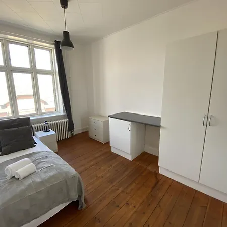 Six-bedroom Located In The Charming Of 公寓 科灵